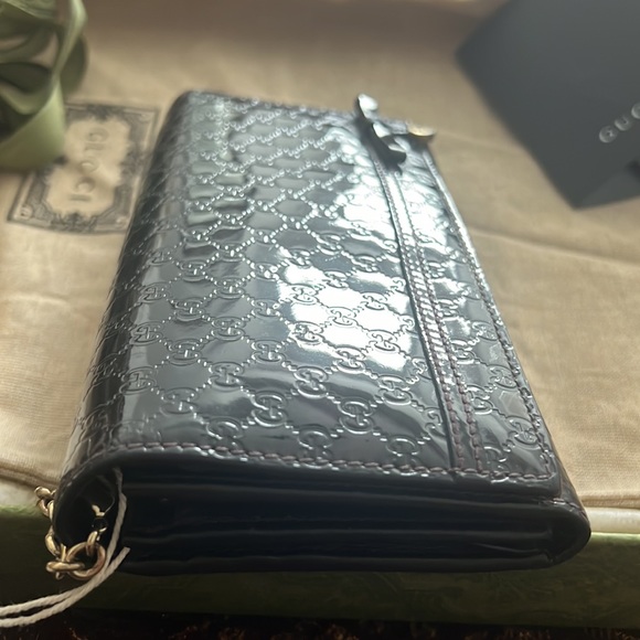 Authenticated Gucci Guccissima chained wallet - Picture 6 of 15